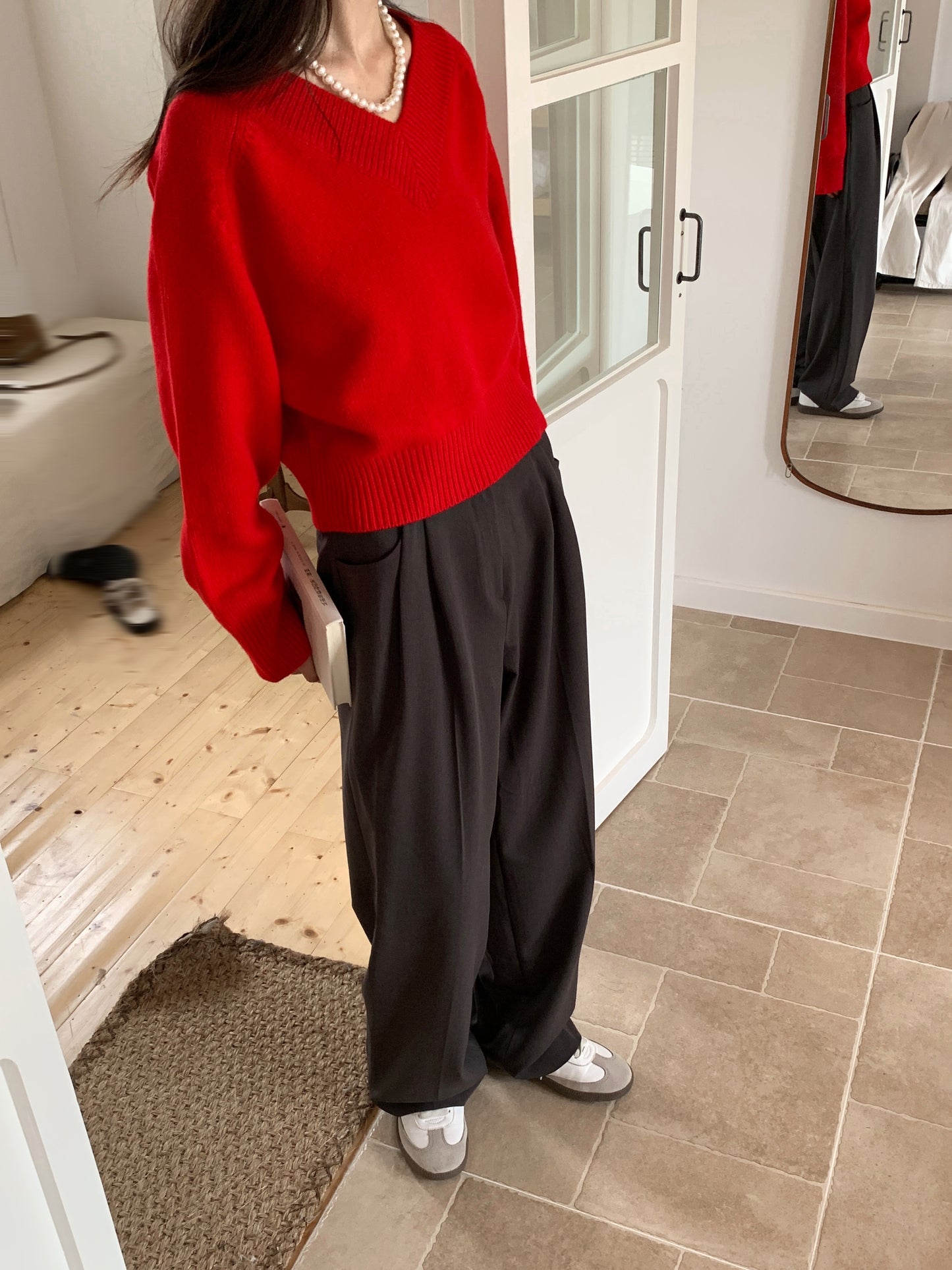 High quality v-neck knit sweater