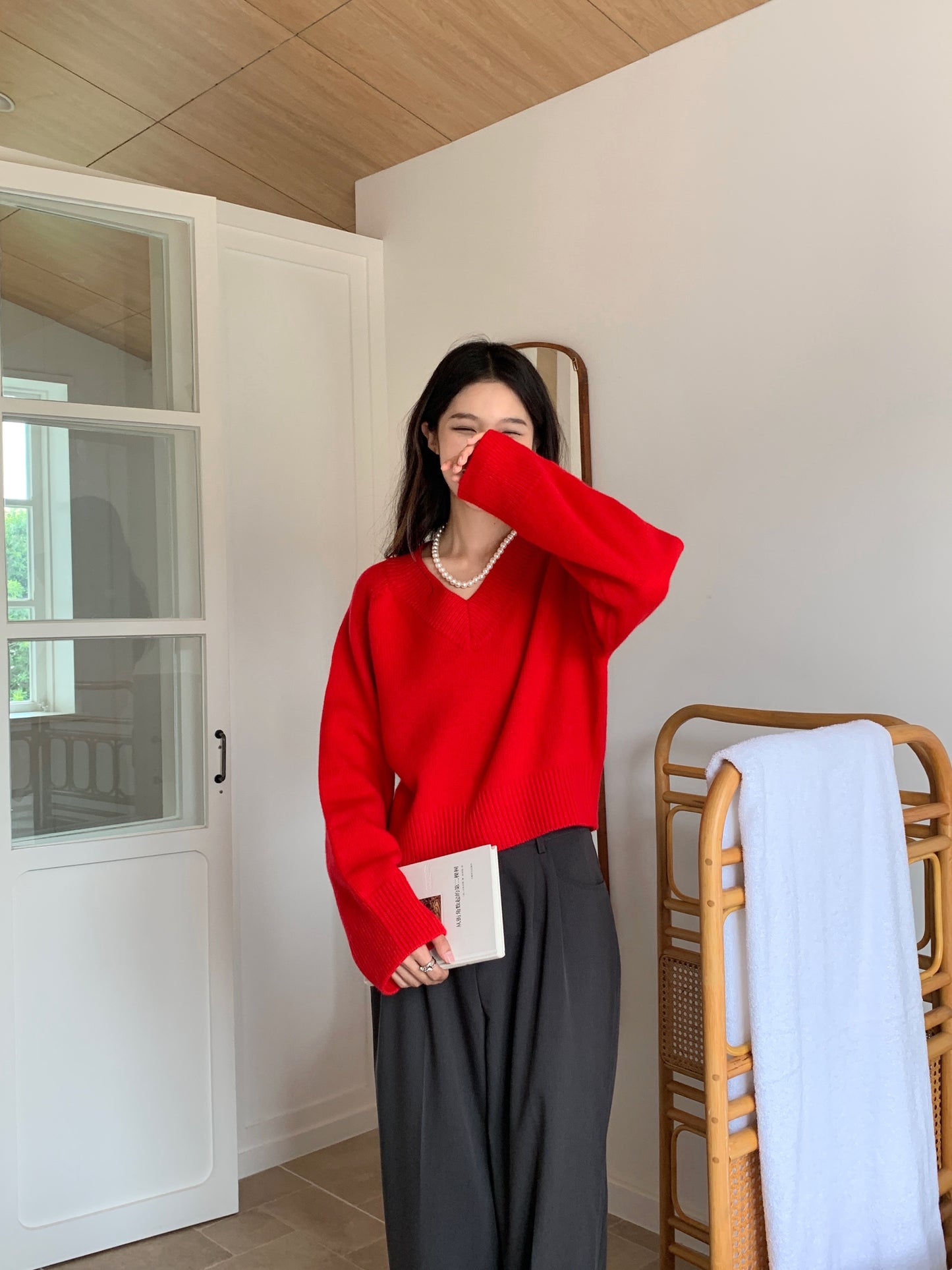 High quality v-neck knit sweater