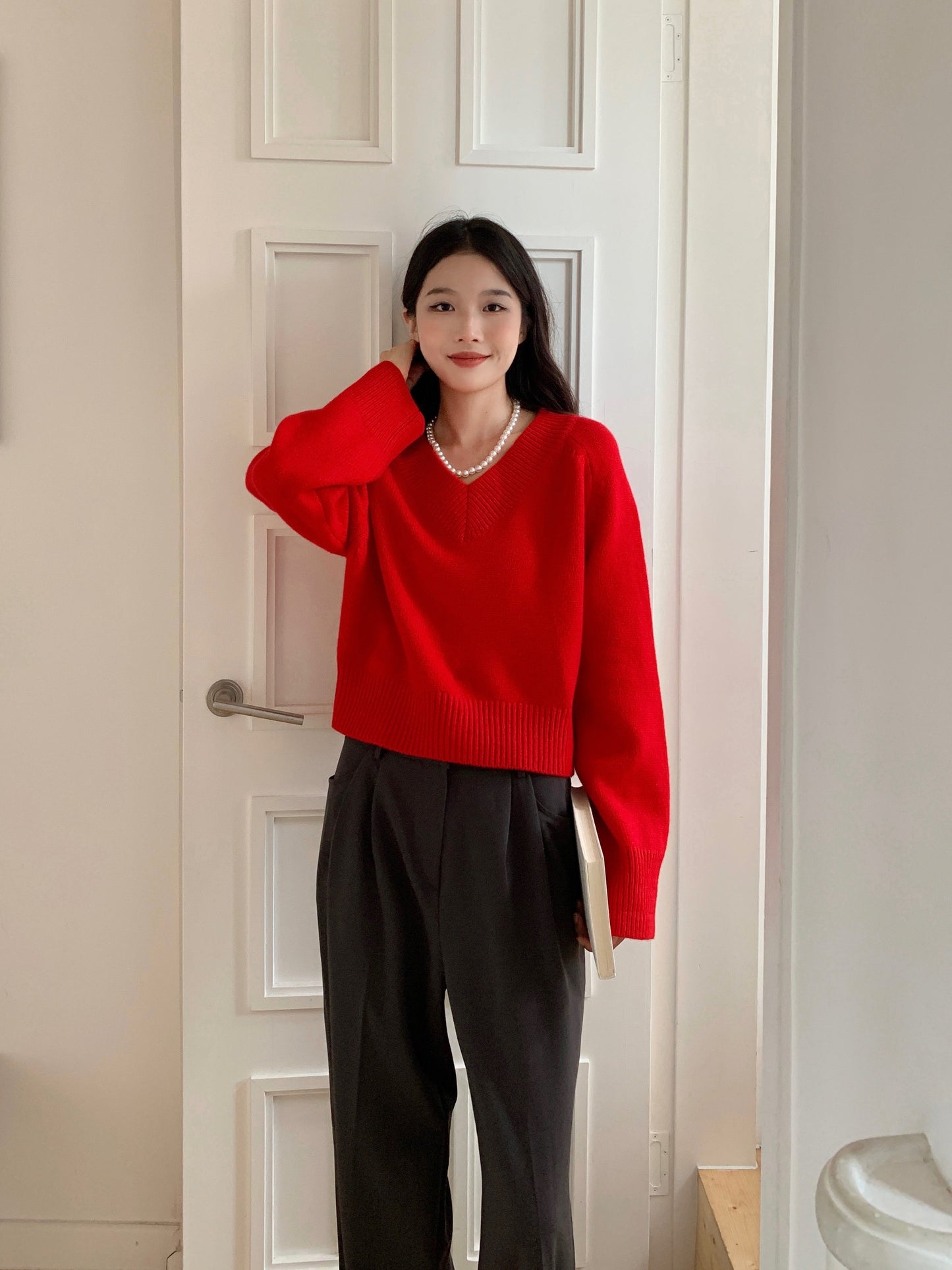 High quality v-neck knit sweater