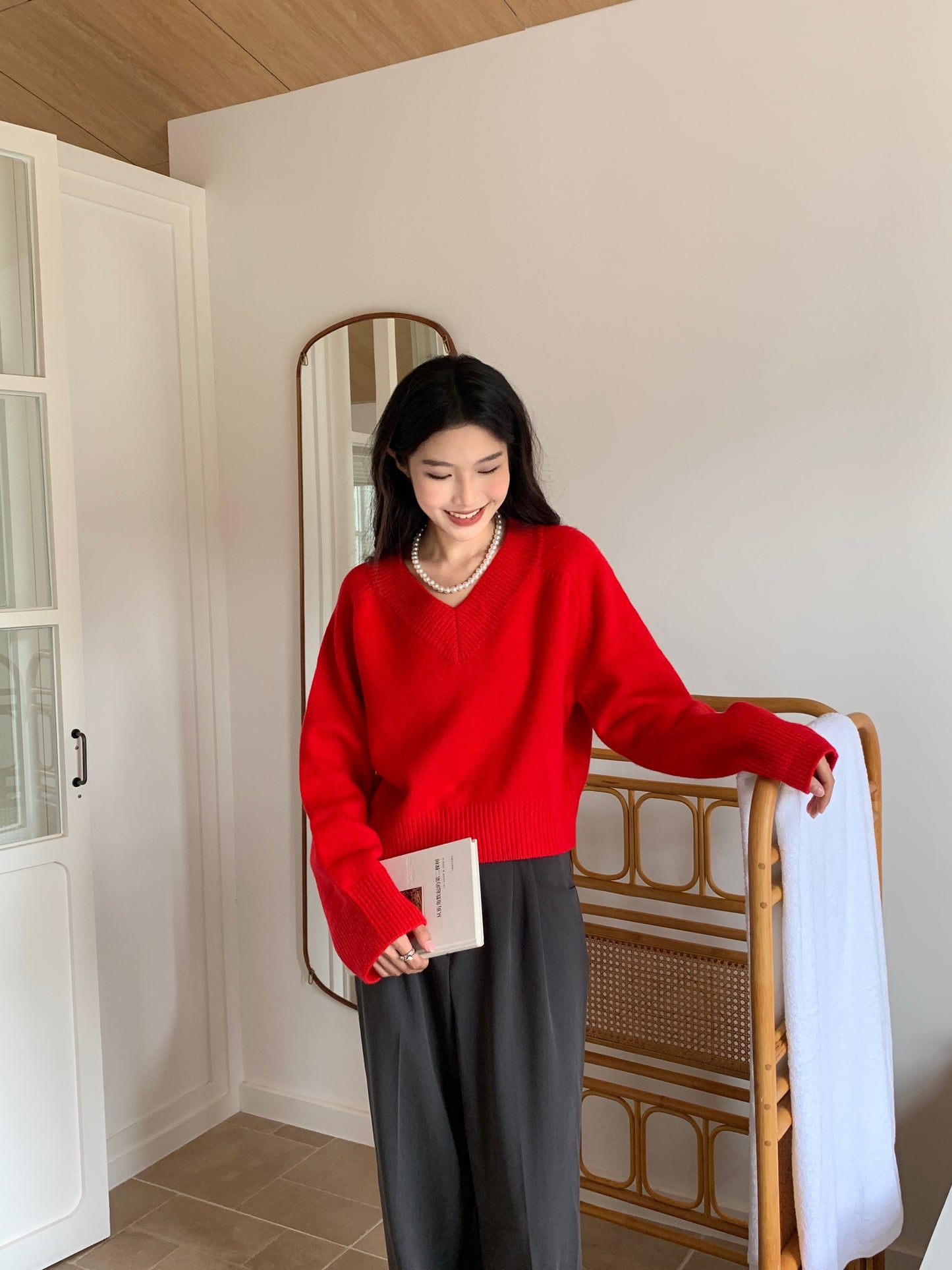High quality v-neck knit sweater