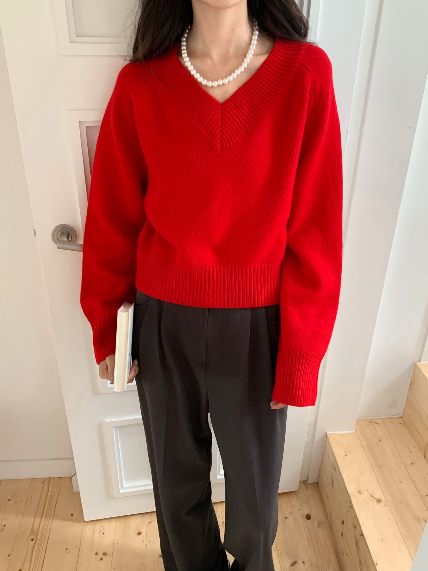 High quality v-neck knit sweater