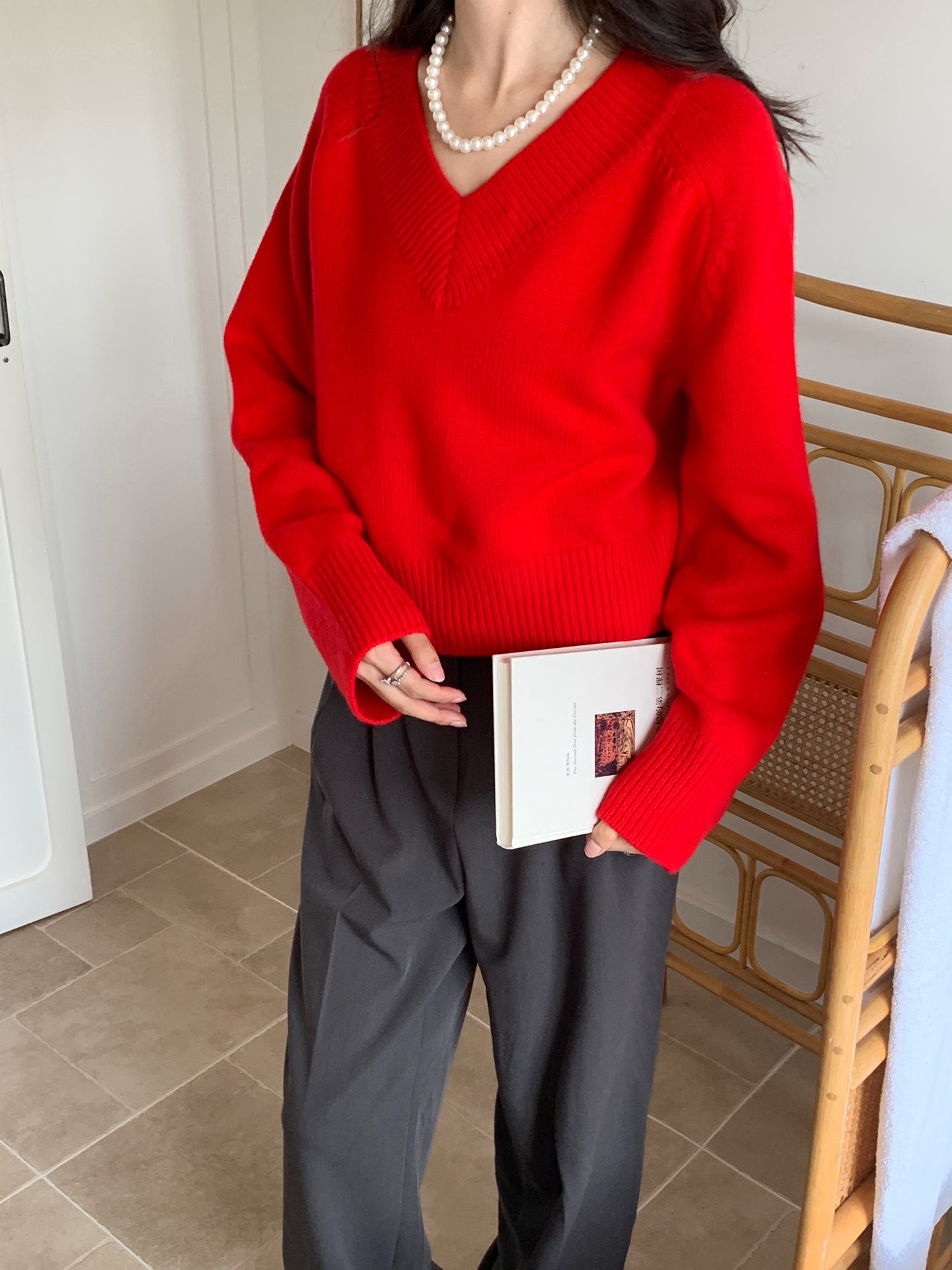 High quality v-neck knit sweater
