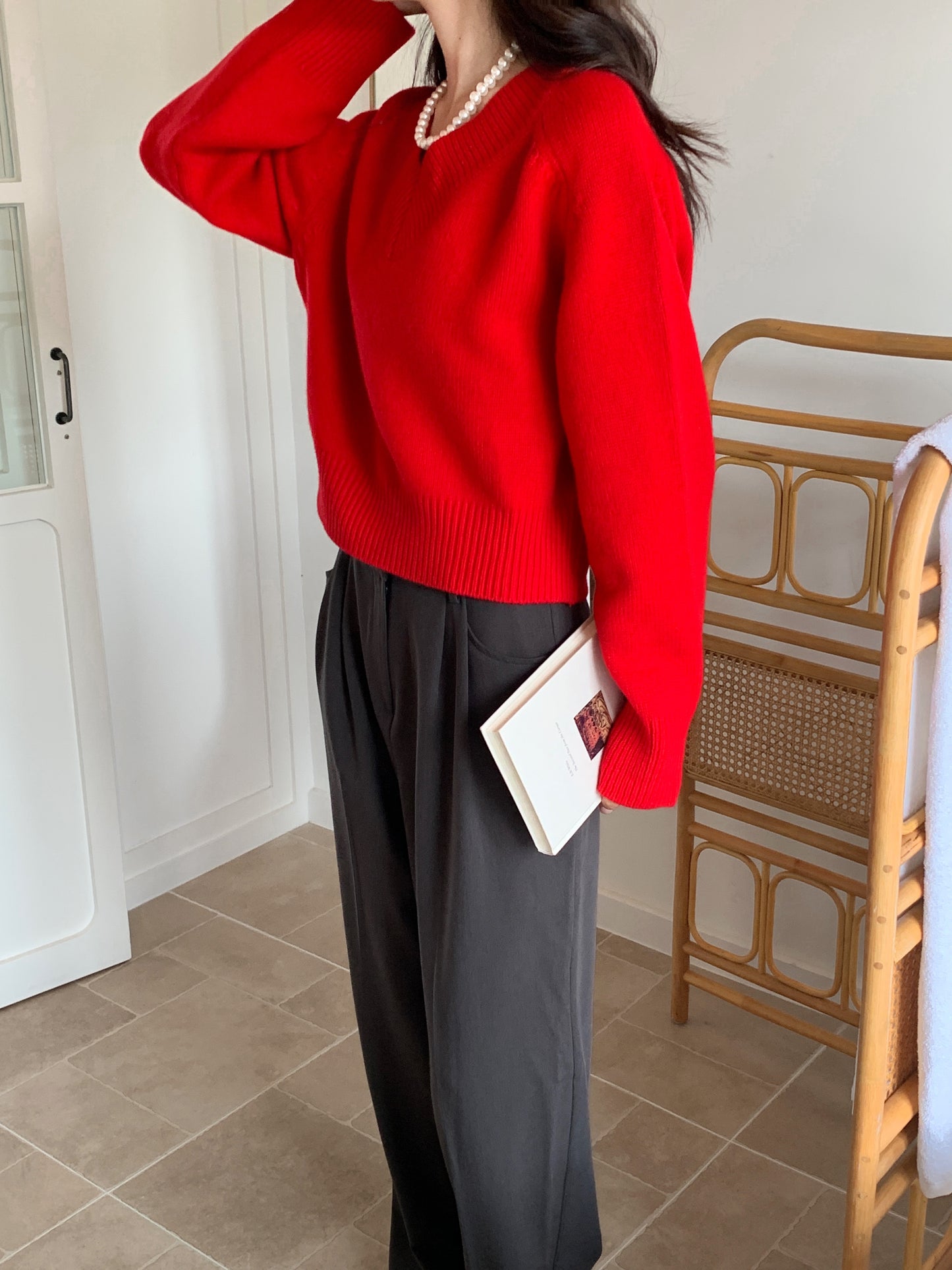High quality v-neck knit sweater