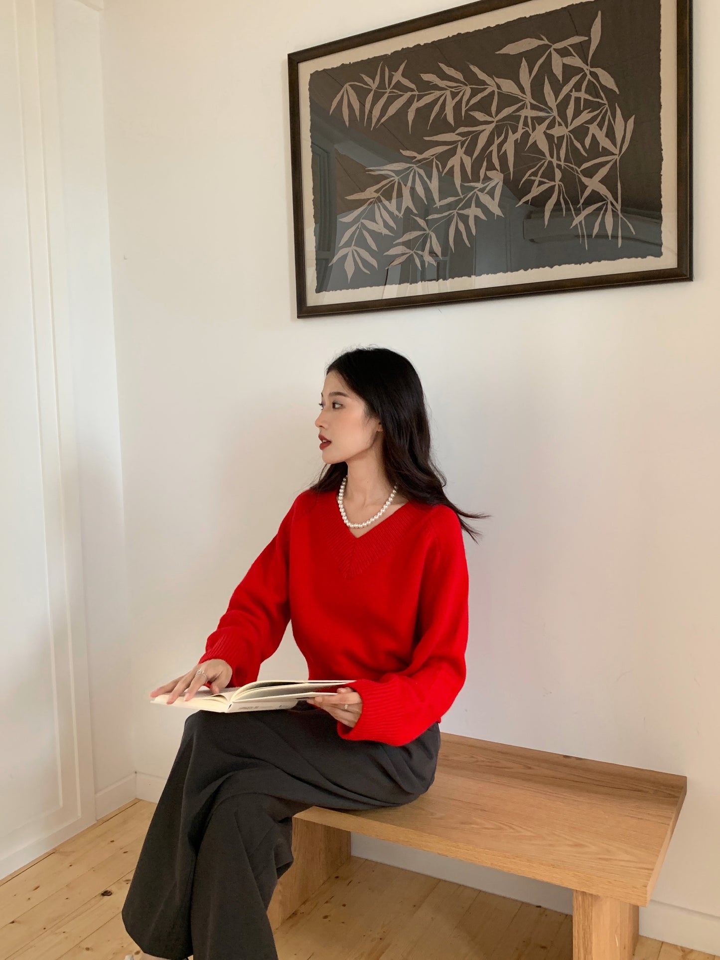 High quality v-neck knit sweater