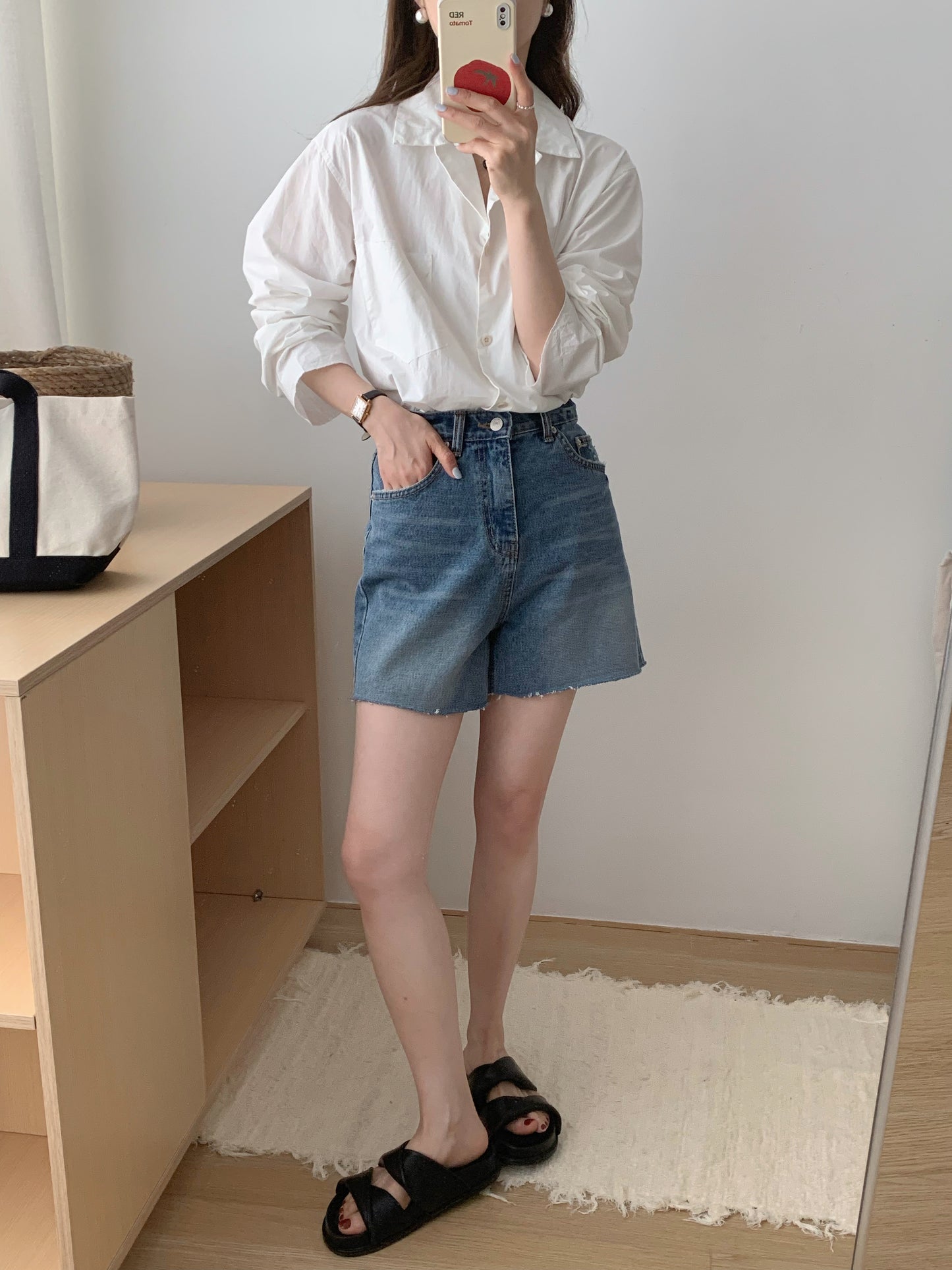 H01252 Mid-length statement denim shorts