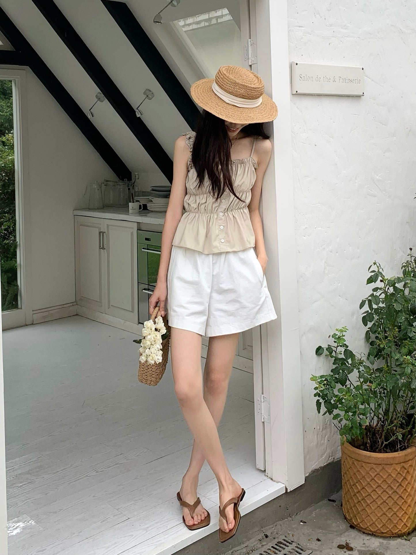 H02120 Ruffled one-shoulder vest