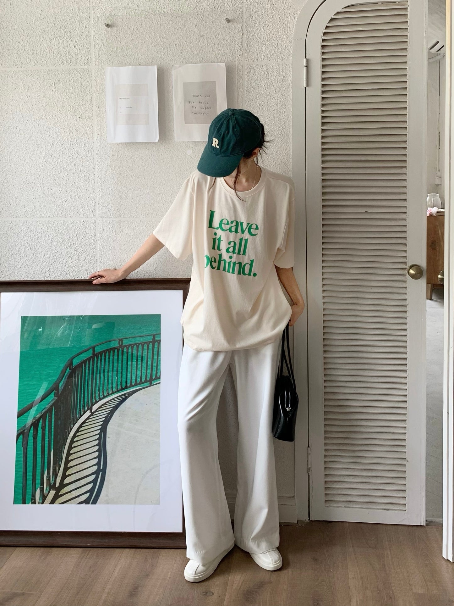 H02124 Leave it all behind Tee