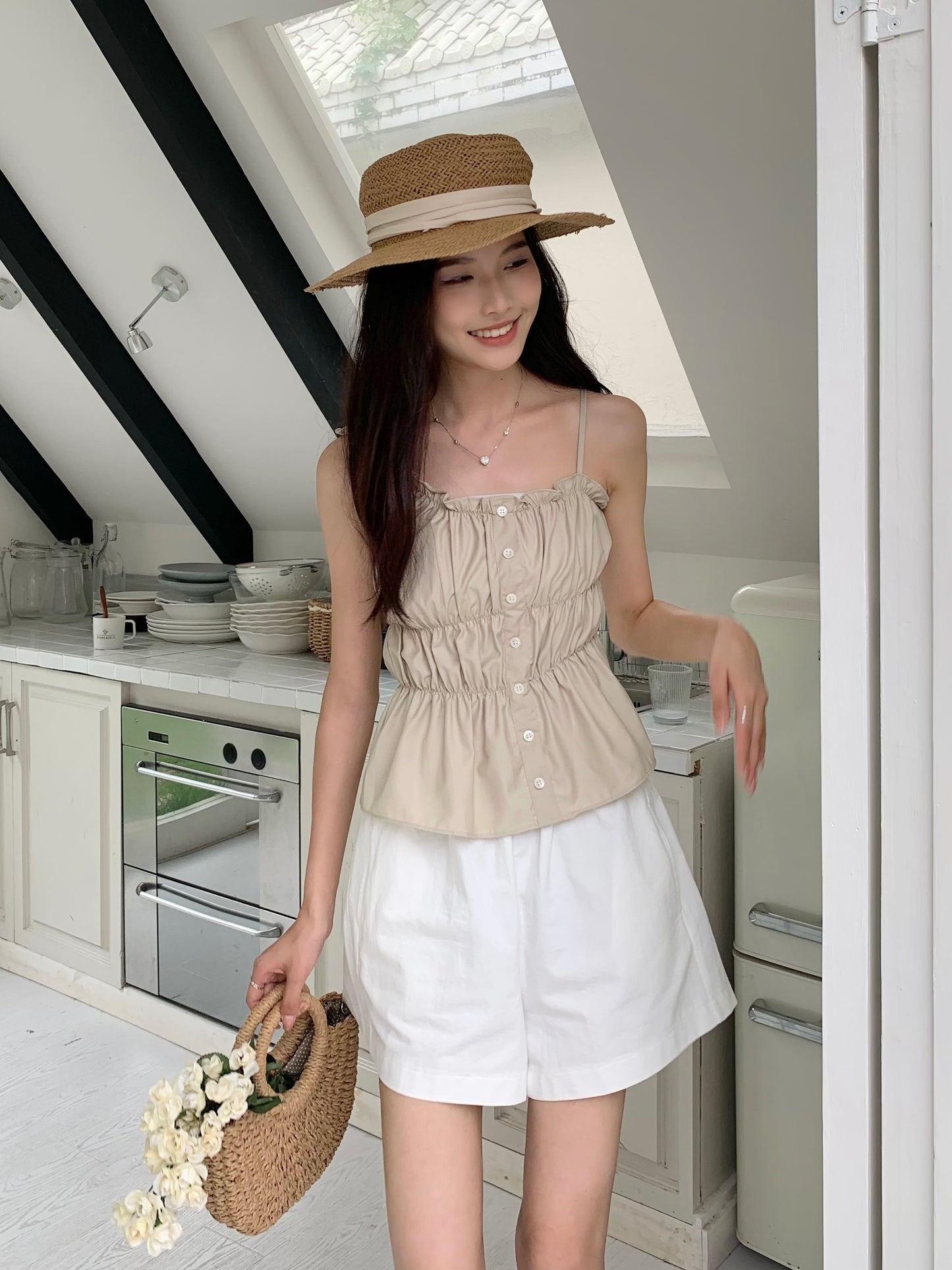 H02120 Ruffled one-shoulder vest