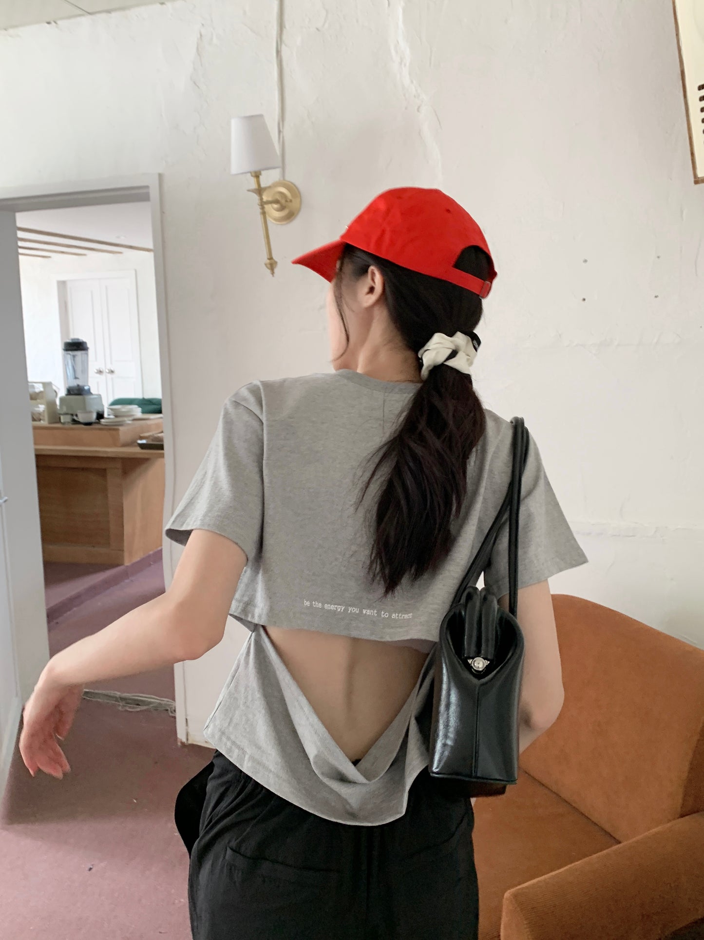 H01234 Waist exposed logo Tee