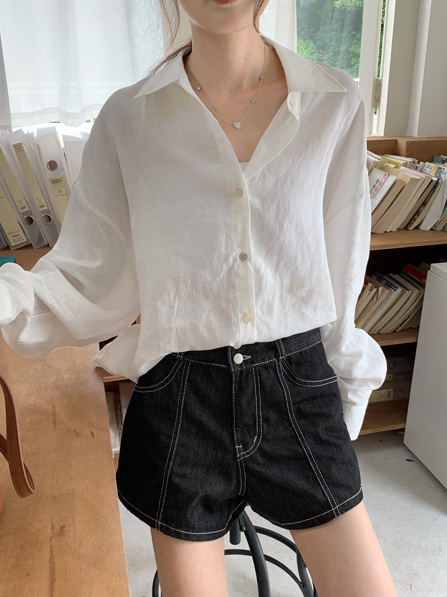 H02127 Lazy back knot shirt