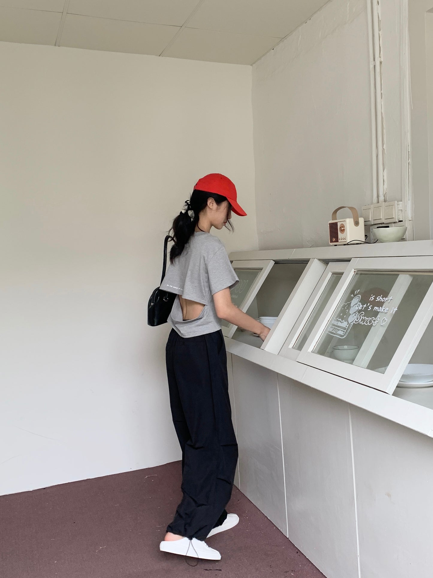 H01234 Waist exposed logo Tee