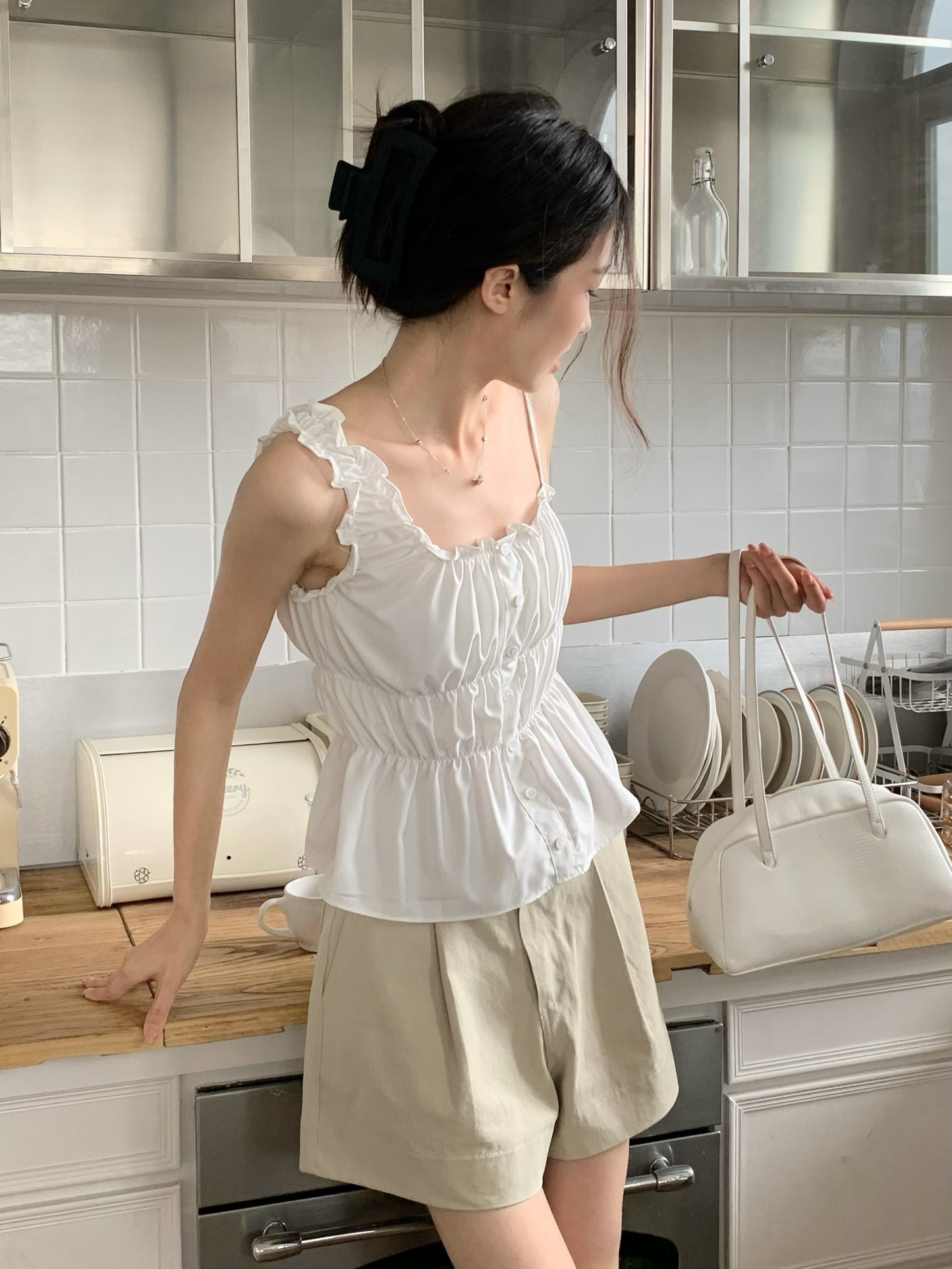 H02120 Ruffled one-shoulder vest