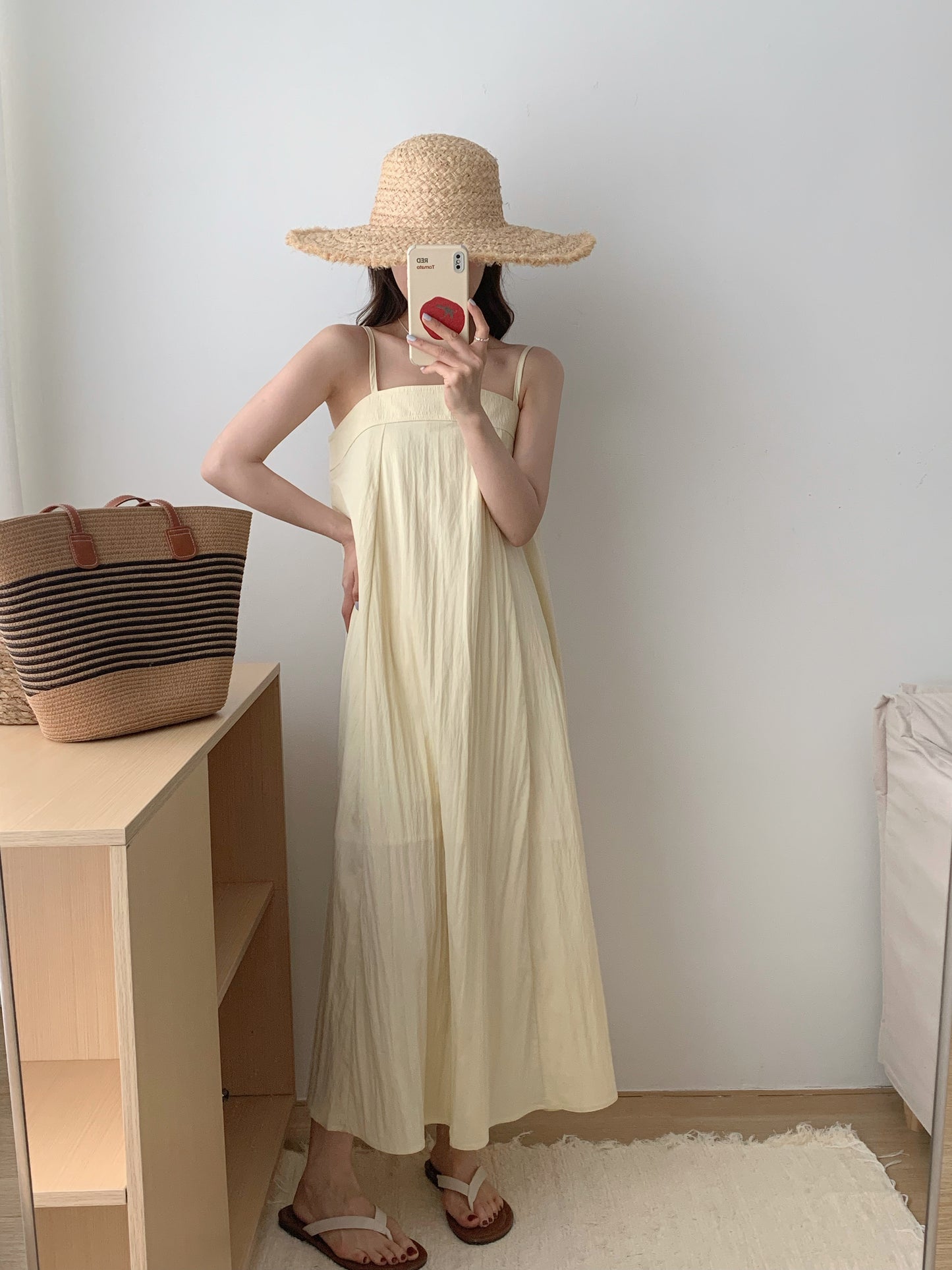 H01235 Thick-edge flat-neck flowing dress