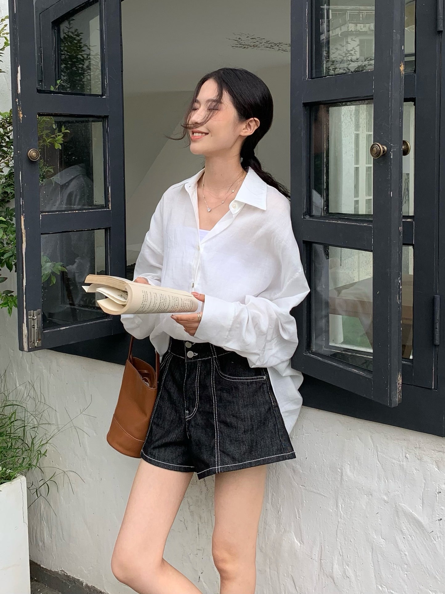 H02127 Lazy back knot shirt