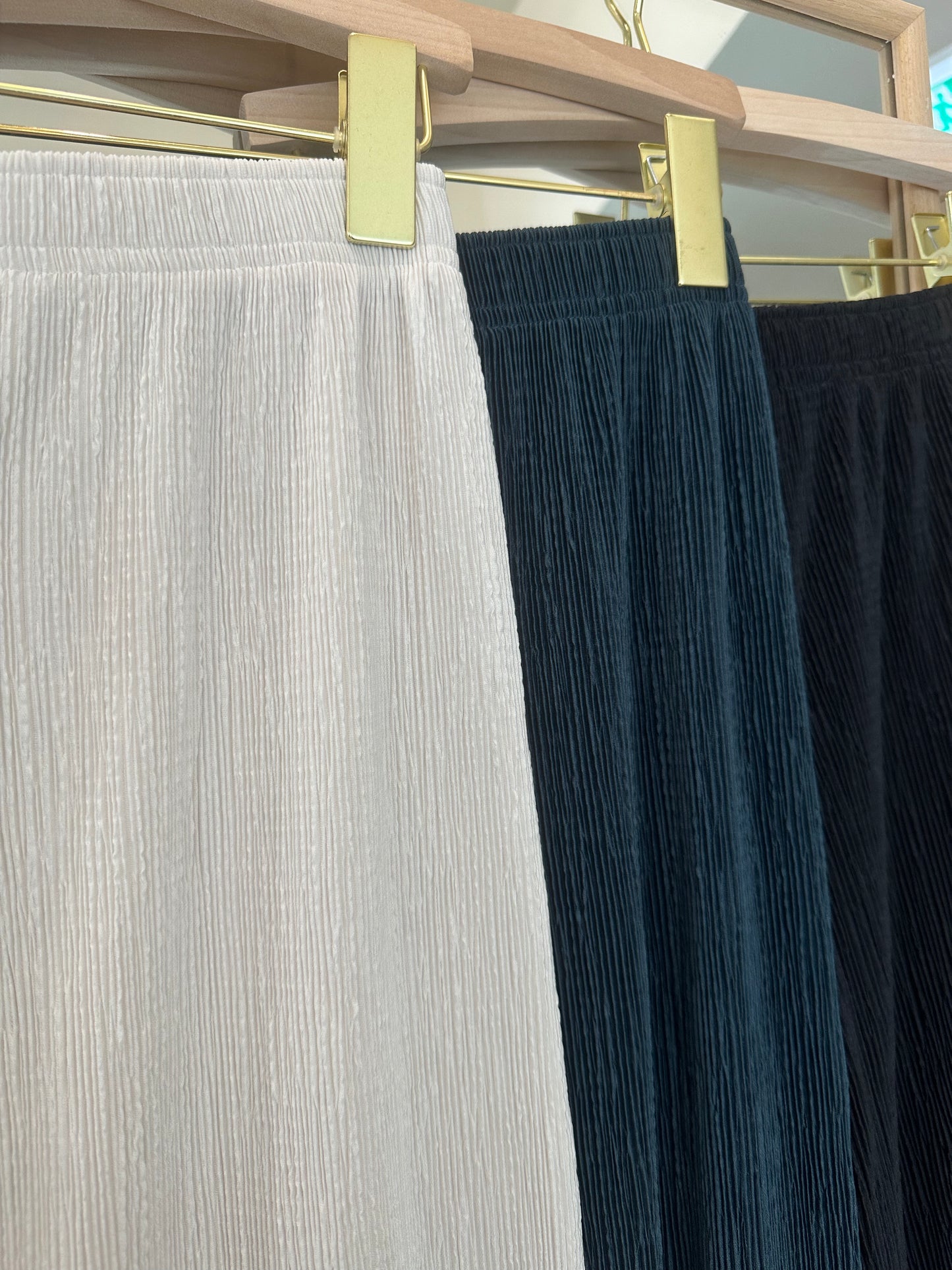 H01253 Textured casual trousers