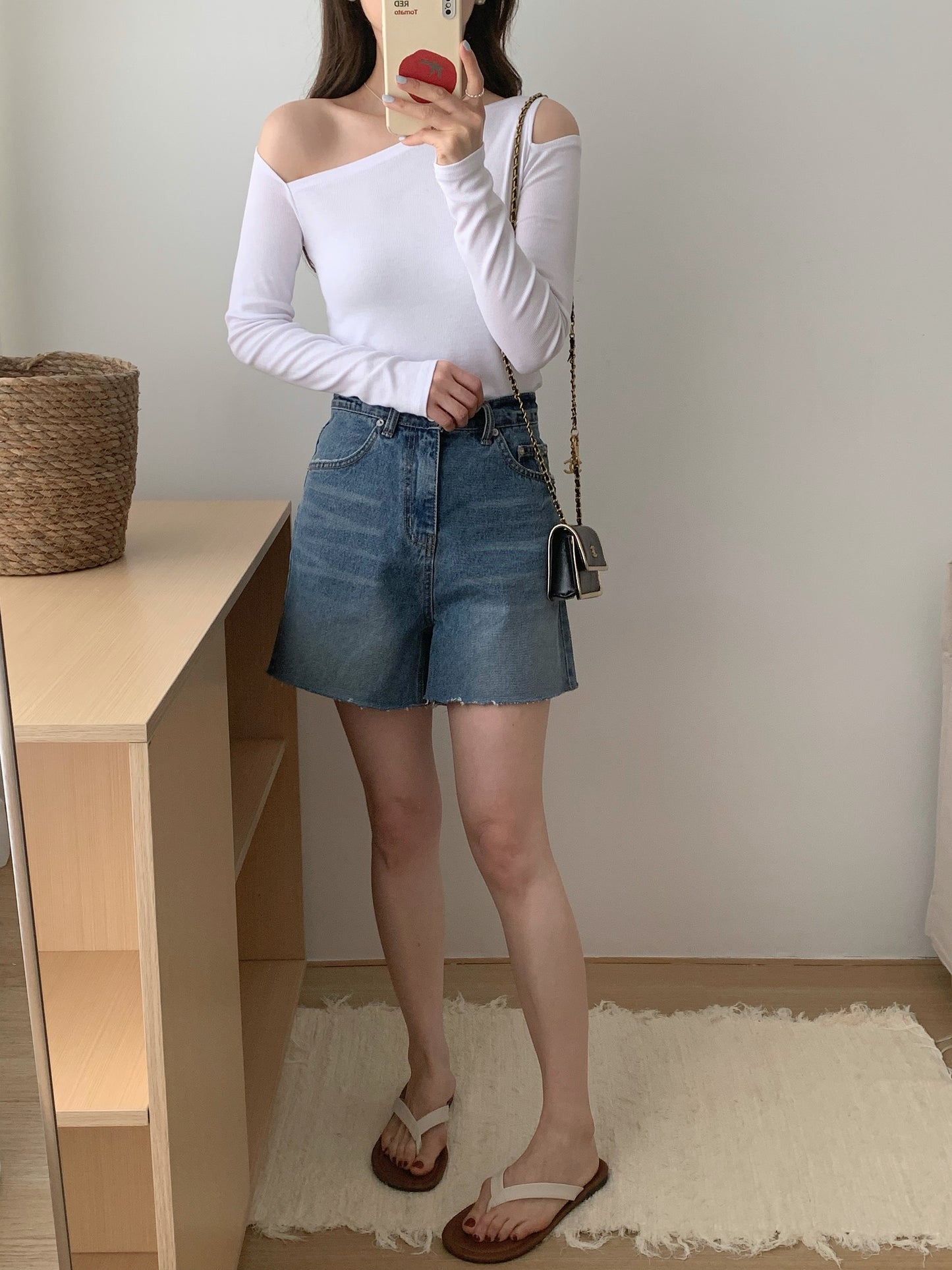 H01236 Irregular off-shoulder top