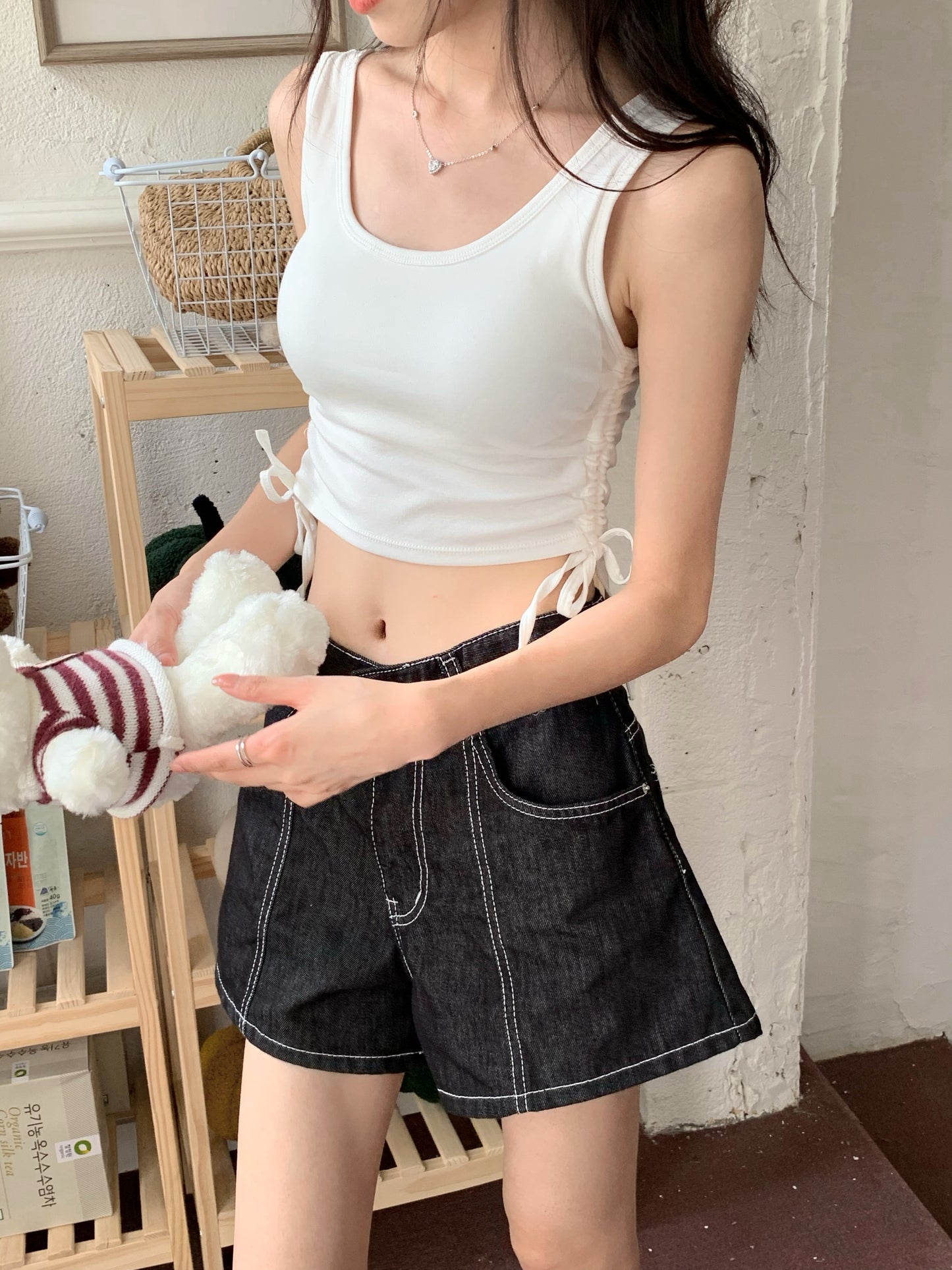 H02133 Drawstring vest with chest pads