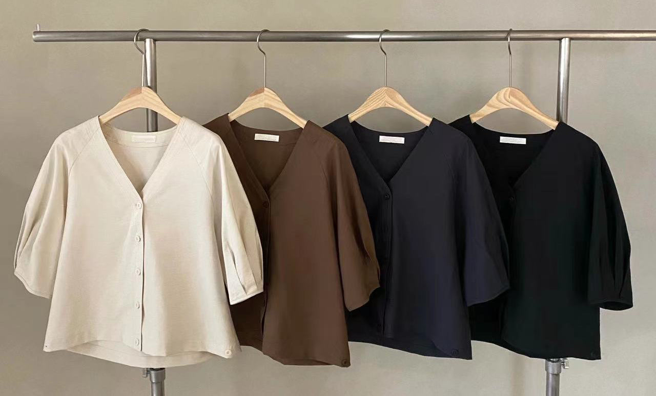 H01251 V-neck small puff sleeve shirt