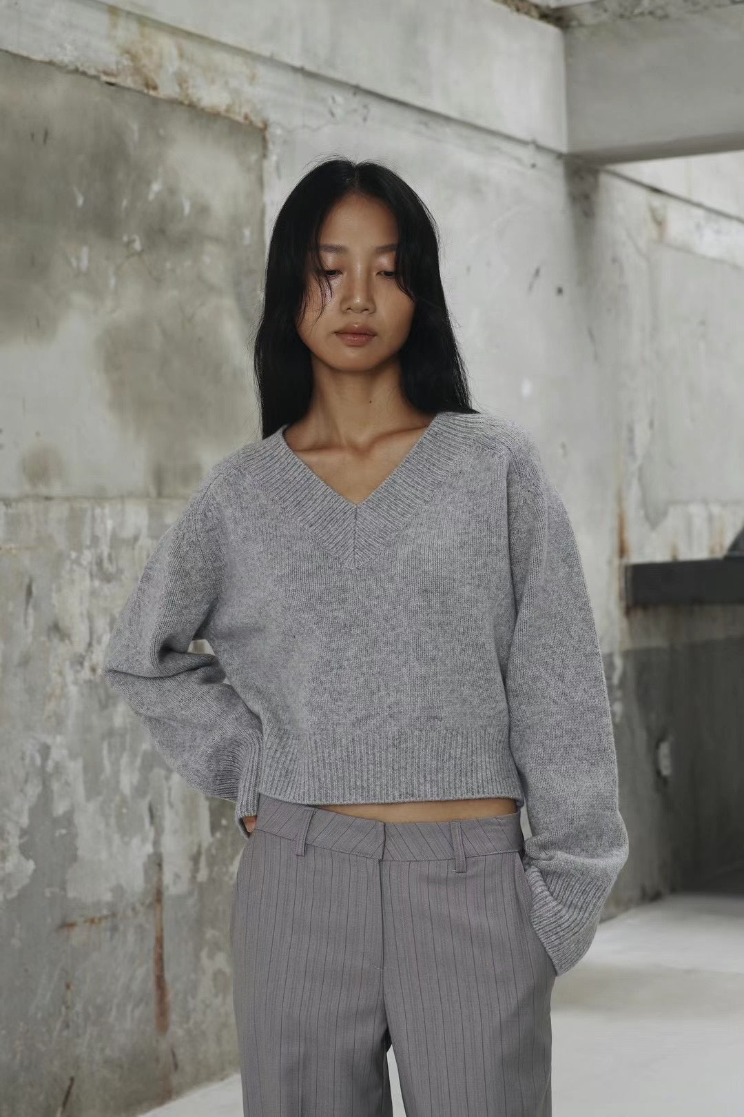 High quality v-neck knit sweater