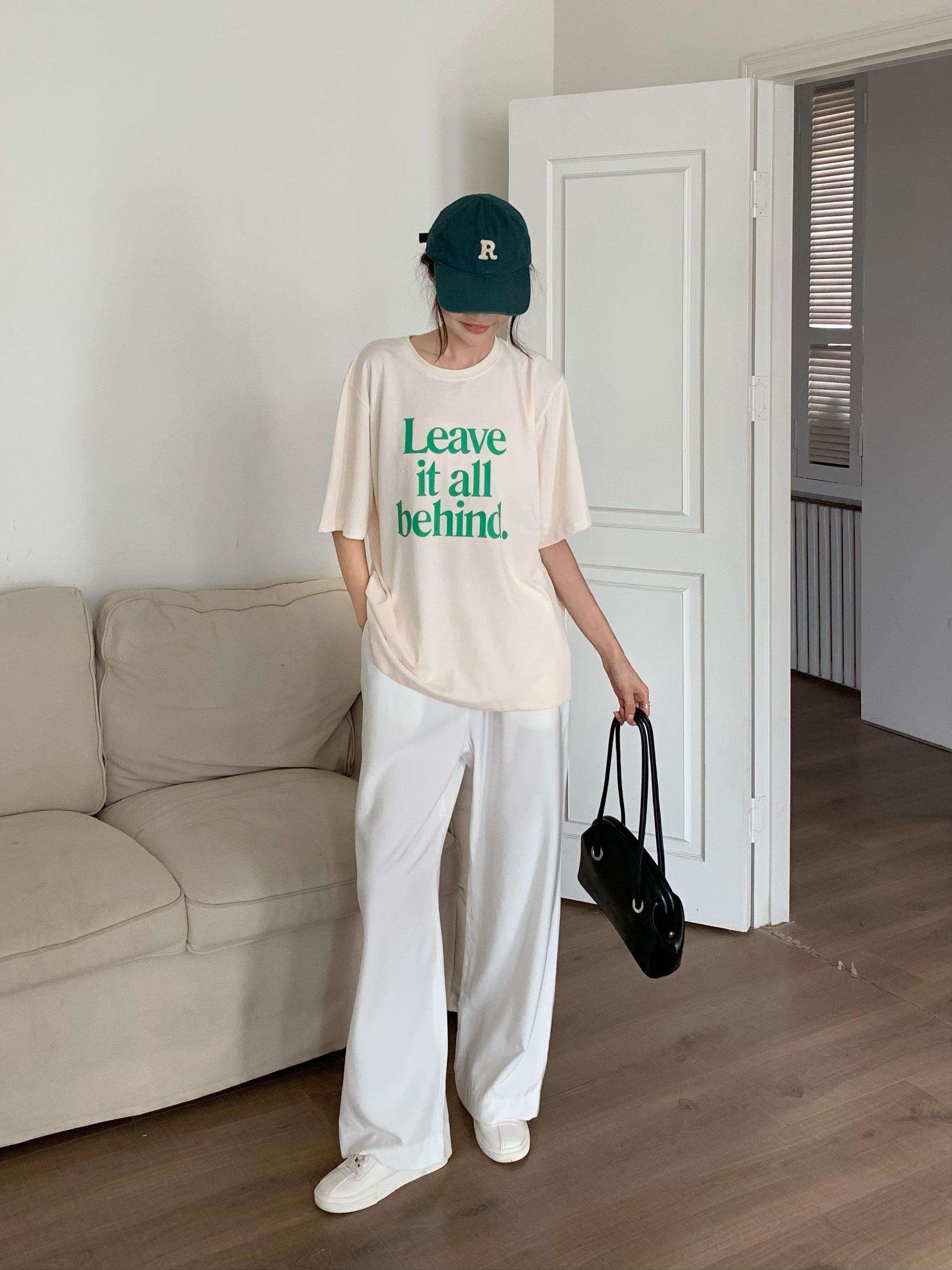 H02124 Leave it all behind Tee